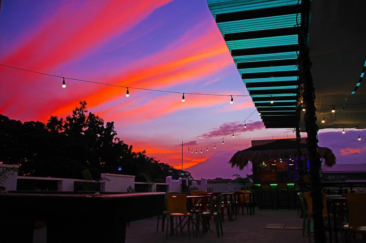 Antwet Backpacker'S Inn & Rooftop Bar 두마구에테 외부 사진